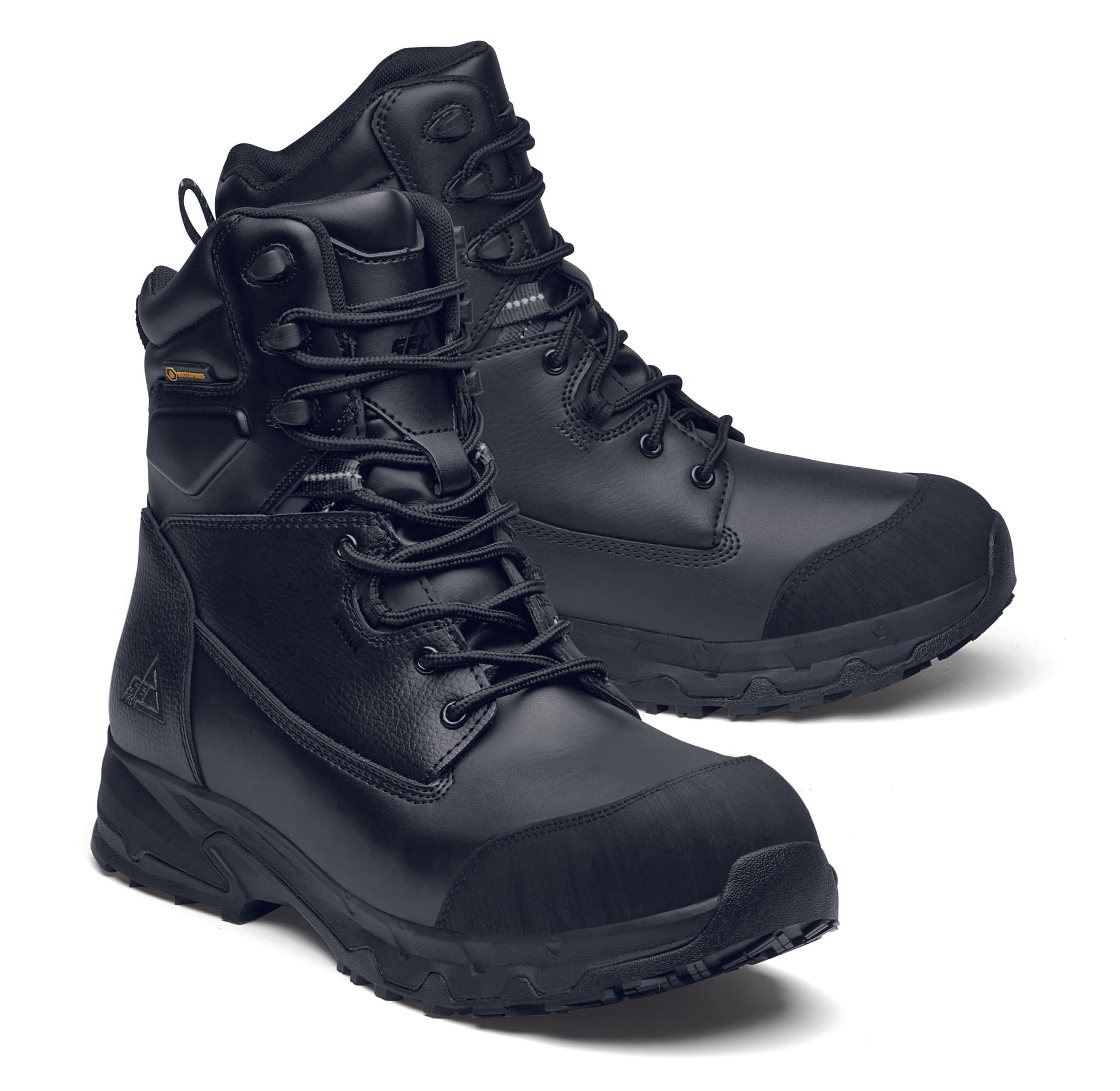 The Delvin from Shoes For Crews, the ultimate footwear for extreme conditions, pair seen from the right side, emphasised on the tip of the right shoe.