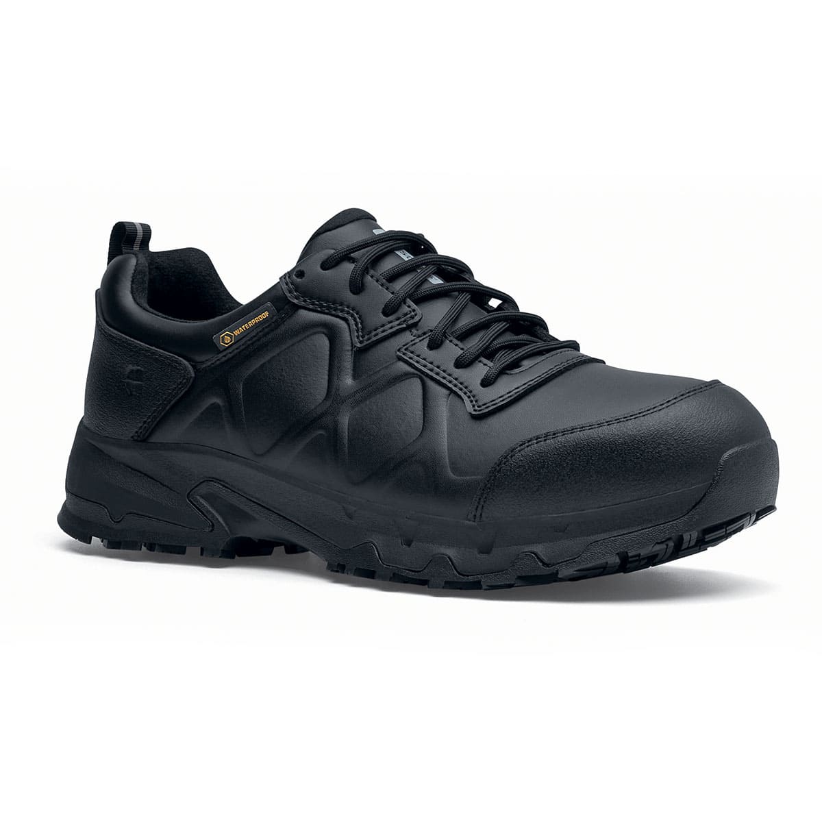 The Callan low-cut shoe is slip-resistant and has a breathable, waterproof upper as well as insulation for cold and heat, seen from the right profile.