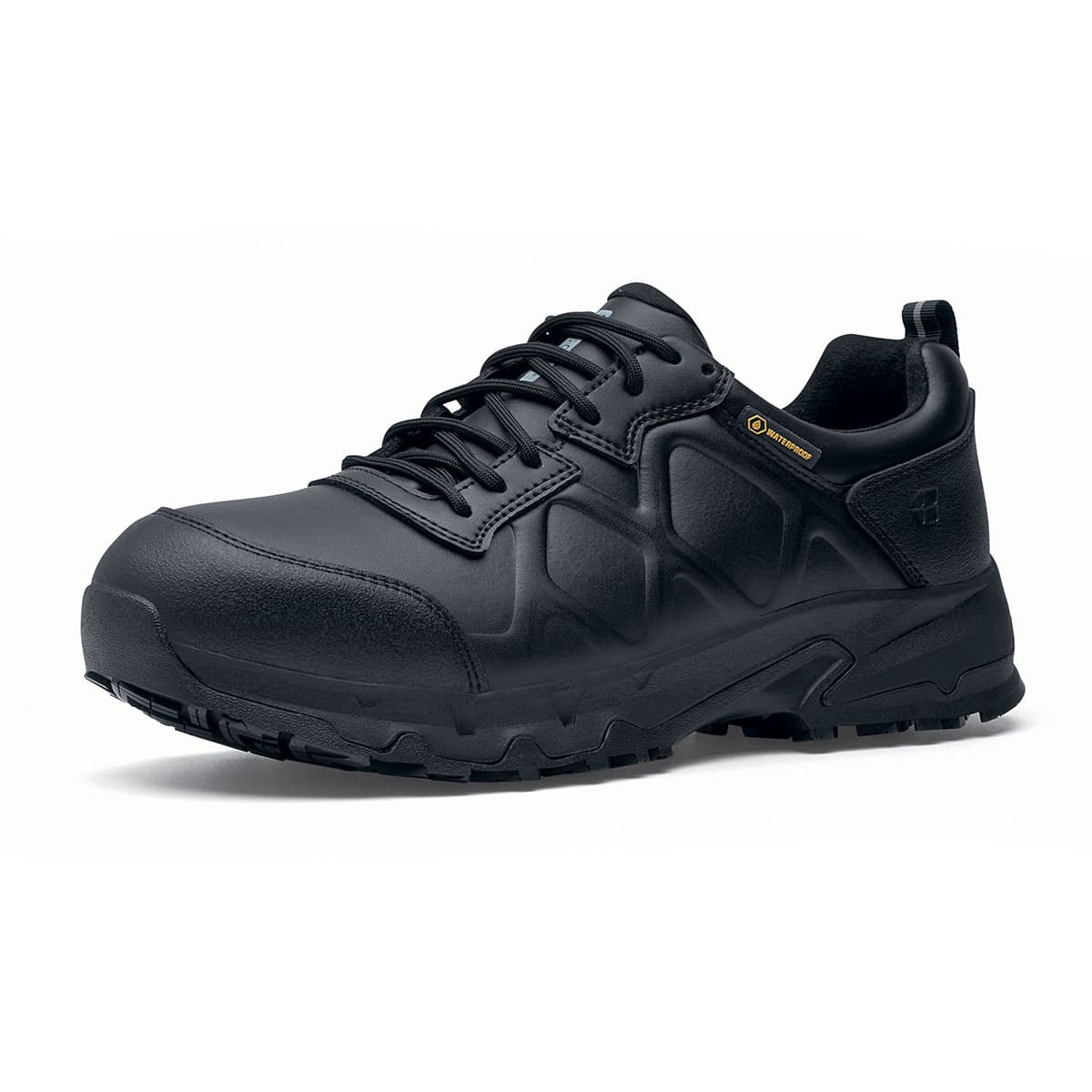 The Callan low-cut shoe is slip-resistant and has a breathable, waterproof upper as well as insulation for cold and heat, seen from the left profile.