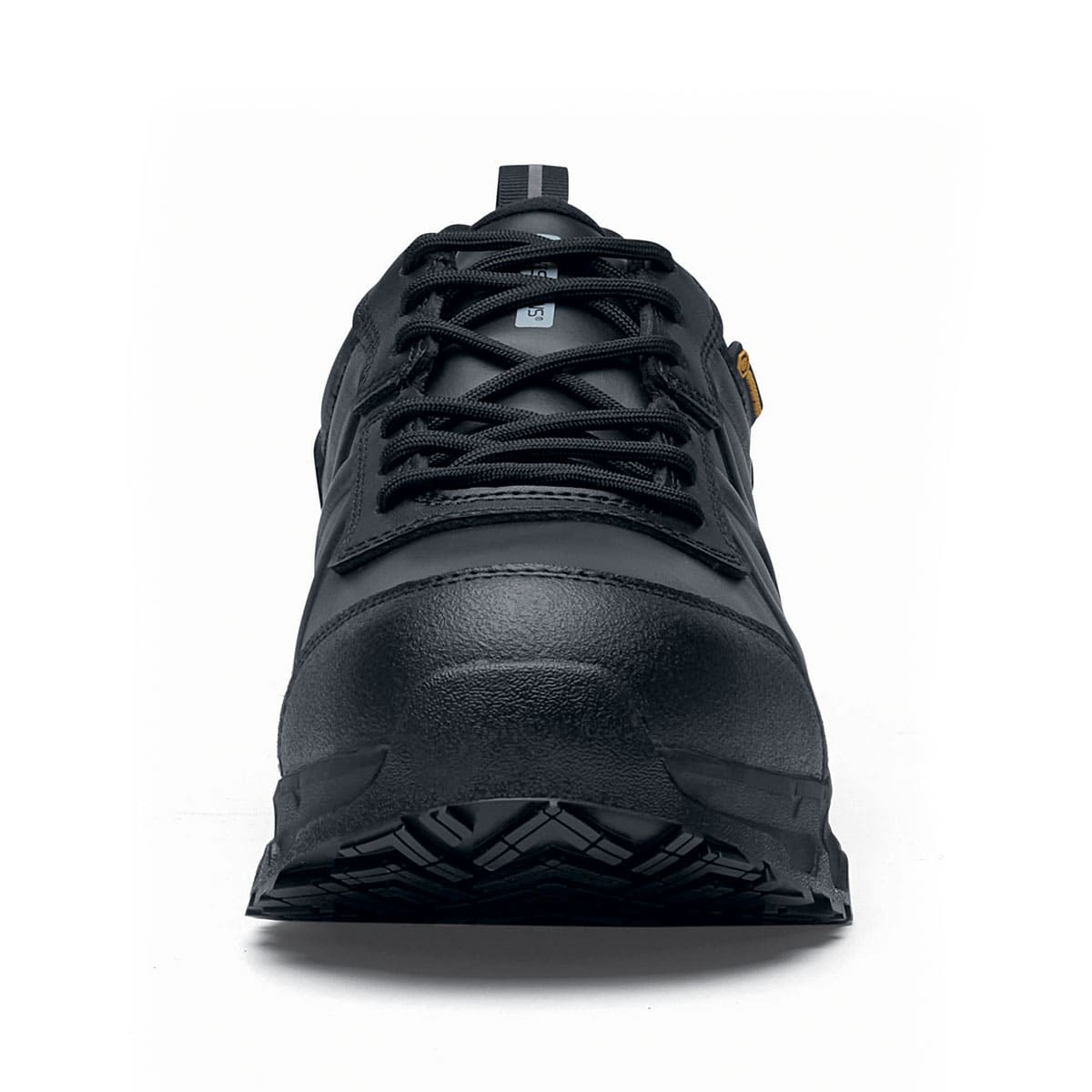 The Callan low-cut shoe is slip-resistant and has a breathable, waterproof upper as well as insulation for cold and heat, seen from the front.