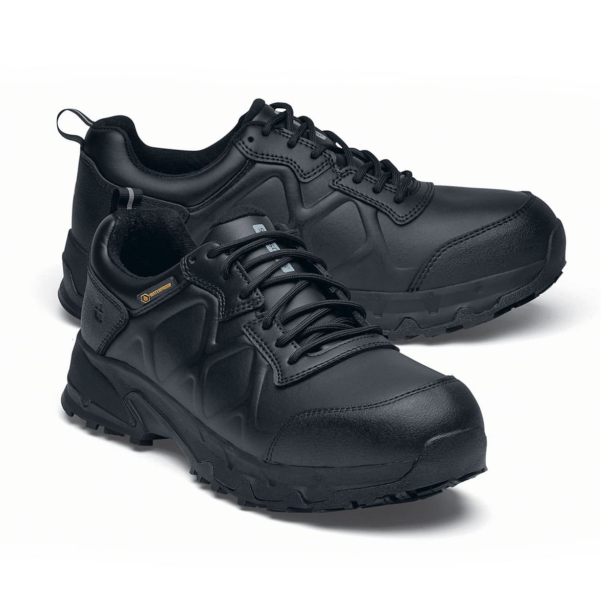 The Callan low-cut shoe is slip-resistant and has a breathable, waterproof upper as well as insulation for cold and heat, pair seen in profile highlighting the tip of the right shoe.