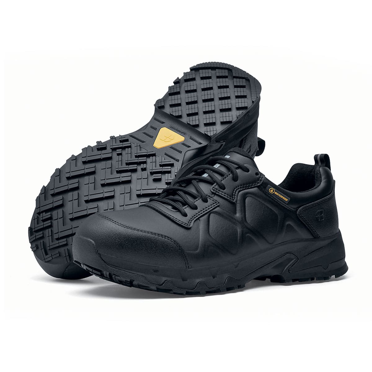 The Callan low-cut shoe is slip-resistant and has a breathable, waterproof upper as well as insulation for cold and heat, pair seen from the left and bottom.
