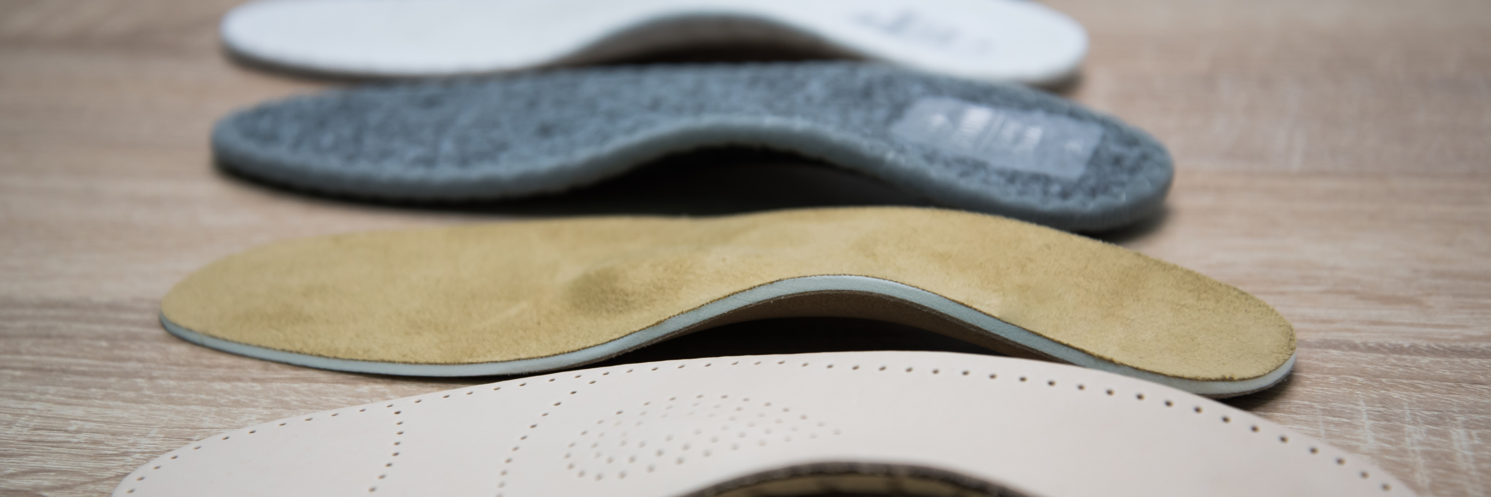 Shoes compatible with orthopedic insoles