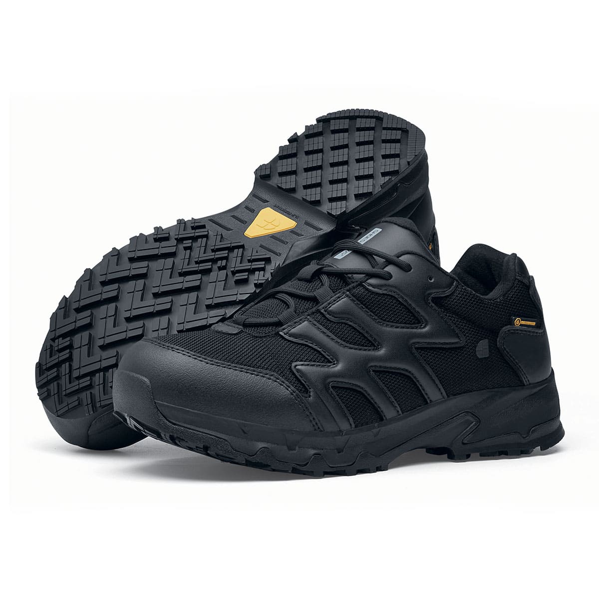 The Carrig Low O2 SRC CI HI ESD from Shoes For Crews is a slip-resistant, waterproof, breathable and lightweight hiker shoe ideal for daily use, pair seen from the left side and the sole.
