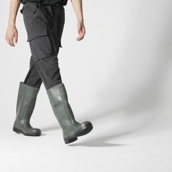 The Guardian Green from Shoes For Crews waterproof wellington boots offers superior slip resistance on a variety of flooring surfaces, product video.