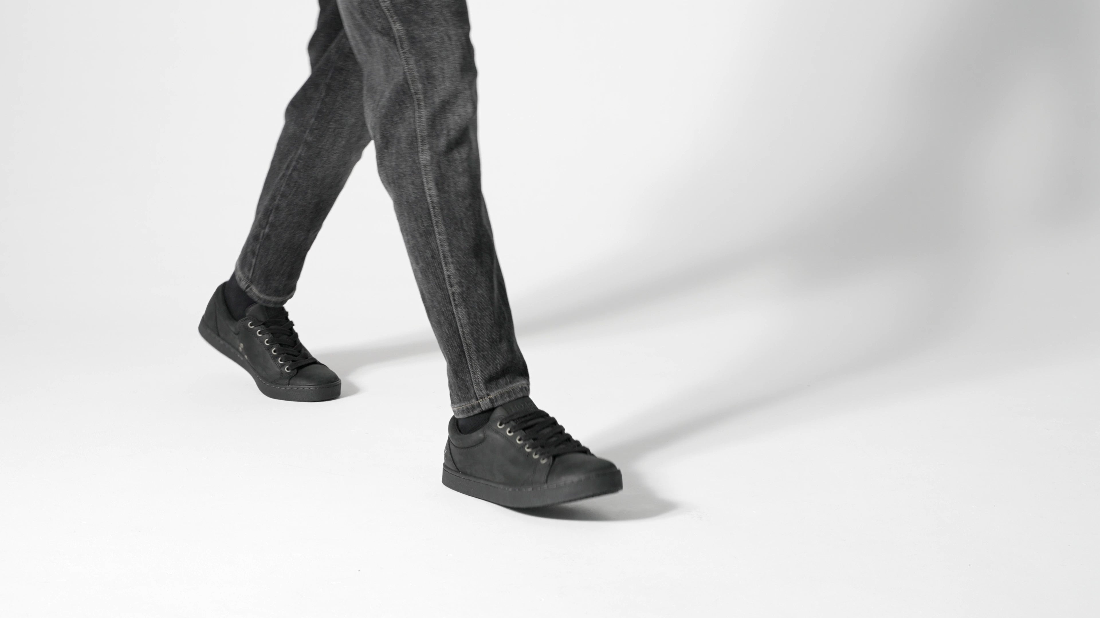Mozo's Finn is an slip-resistant, water-resistant and easy-to-clean shoe, product video.